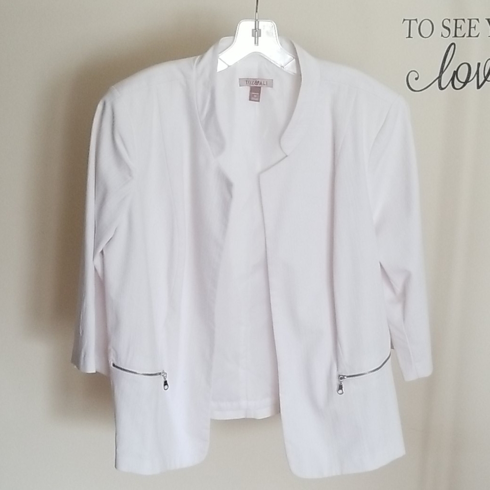 Roz and Ali White Blazer